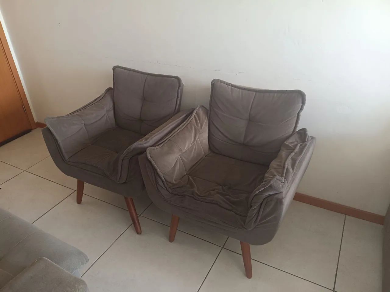 Kit 02 Poltronas Opala, pés palito.