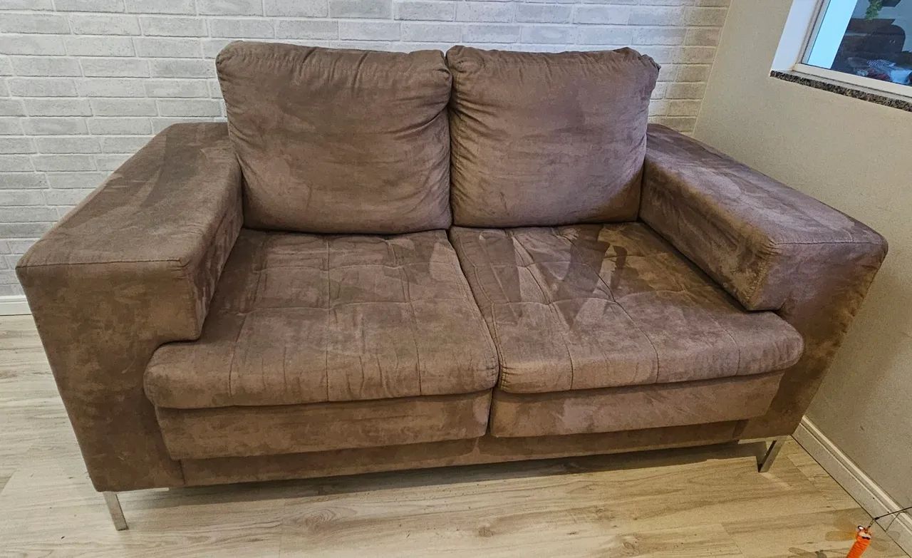 Sofá 2 lugares retrátil em Suede