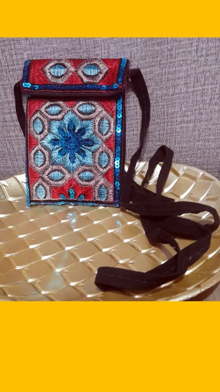 mini bolsa bordada importada nova - Foto 3