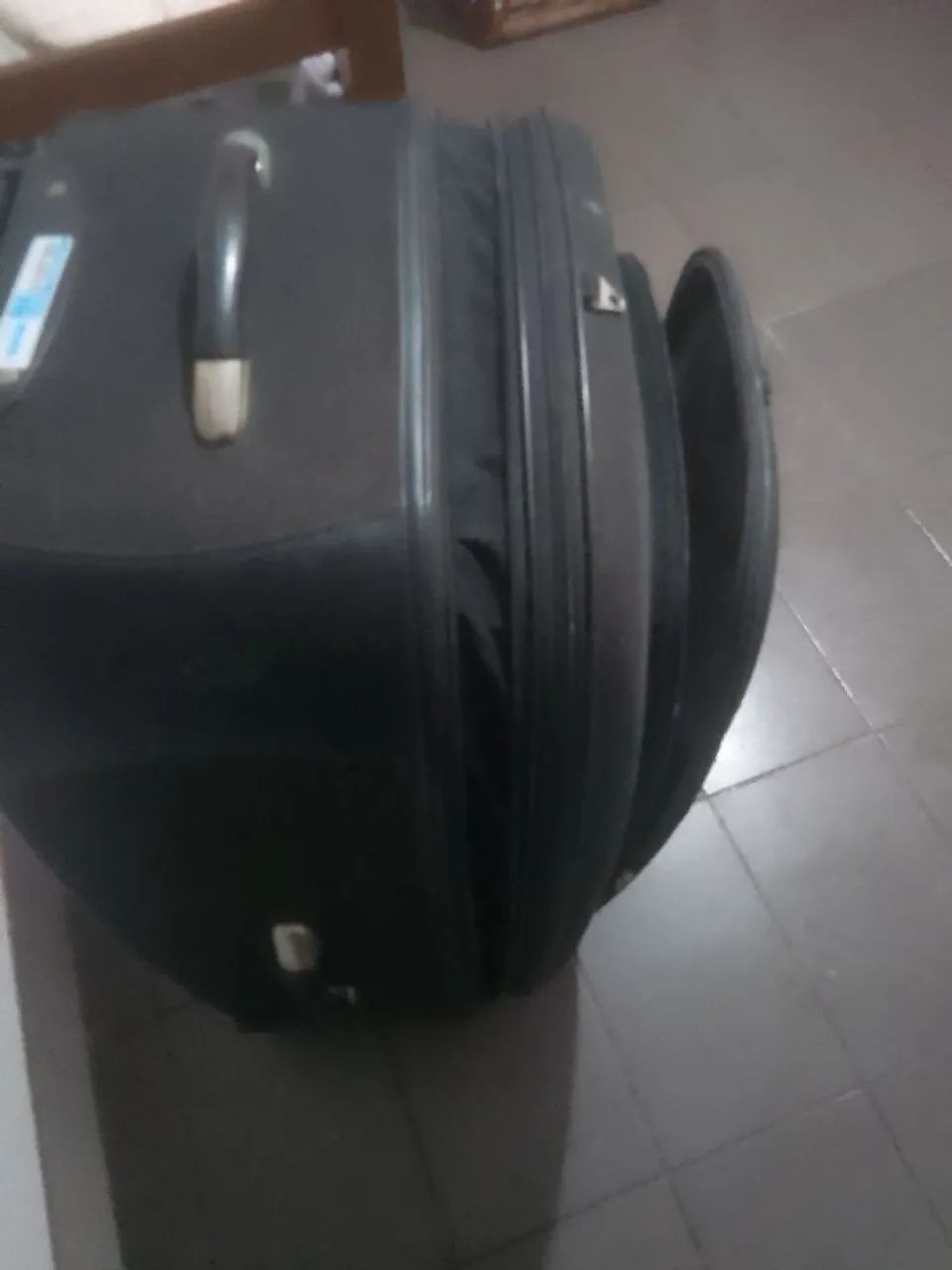 Vendo mala de viagem grande sem nova - Foto 3