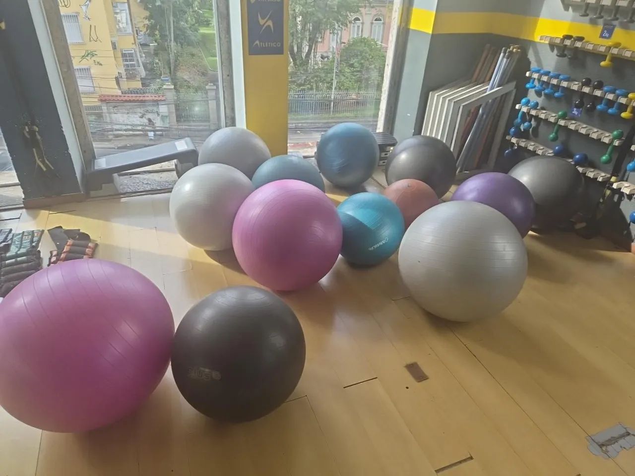 BOLAS SUIÇAS    + de 10.  - Foto 2