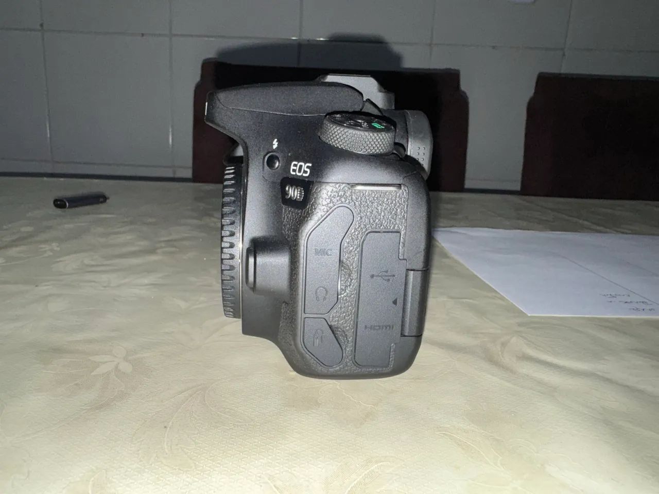 Canon EOS 90D65606296924674122