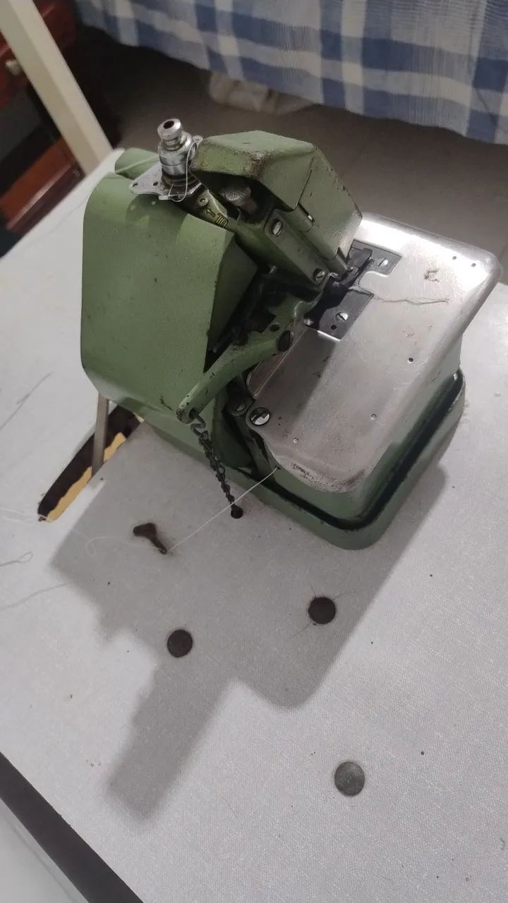 Vende-se uma Máquina Overlock - Foto 4