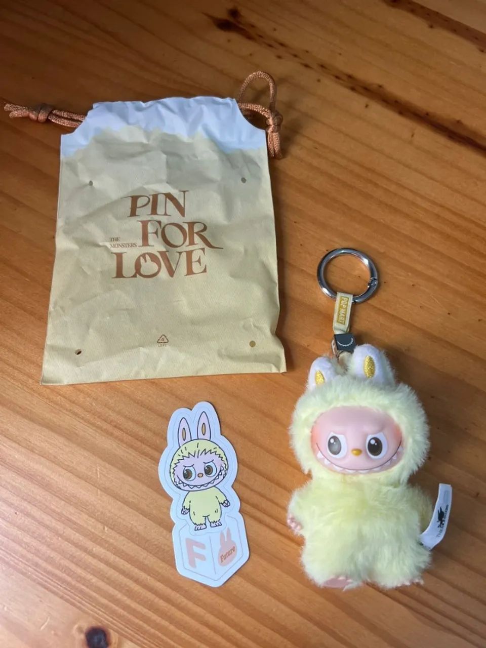 mini chaveiro labubu amarelinho