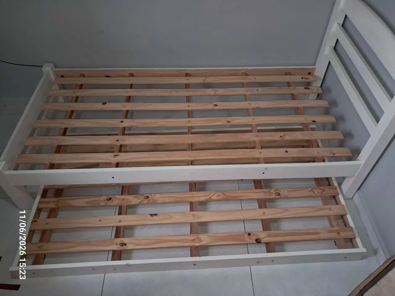 *Cama de solteiro com cama auxiliar em madeira. - Foto 4