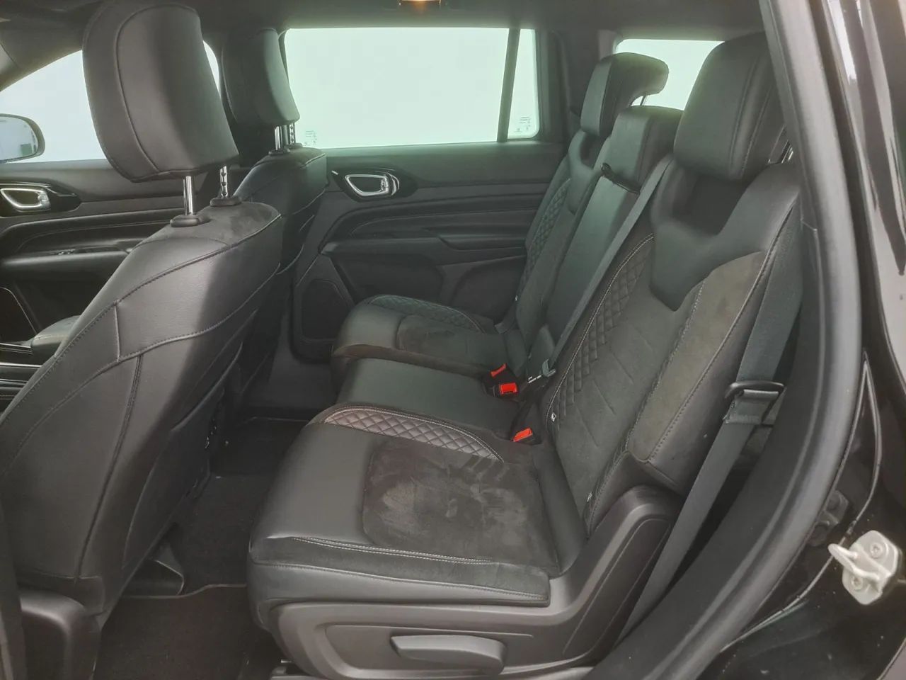 Jeep Commander Black Hurricane 2.0 4x4 TB Aut, foto 17 de 18