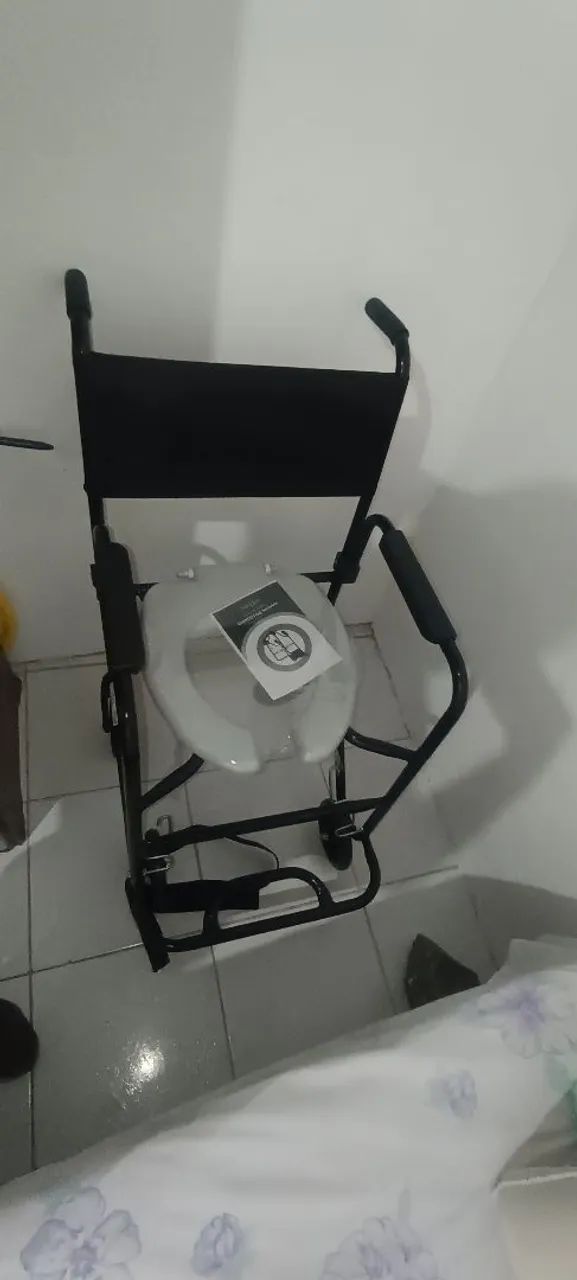 Cadeira de rodas e Cadeira de banho  - Foto 2