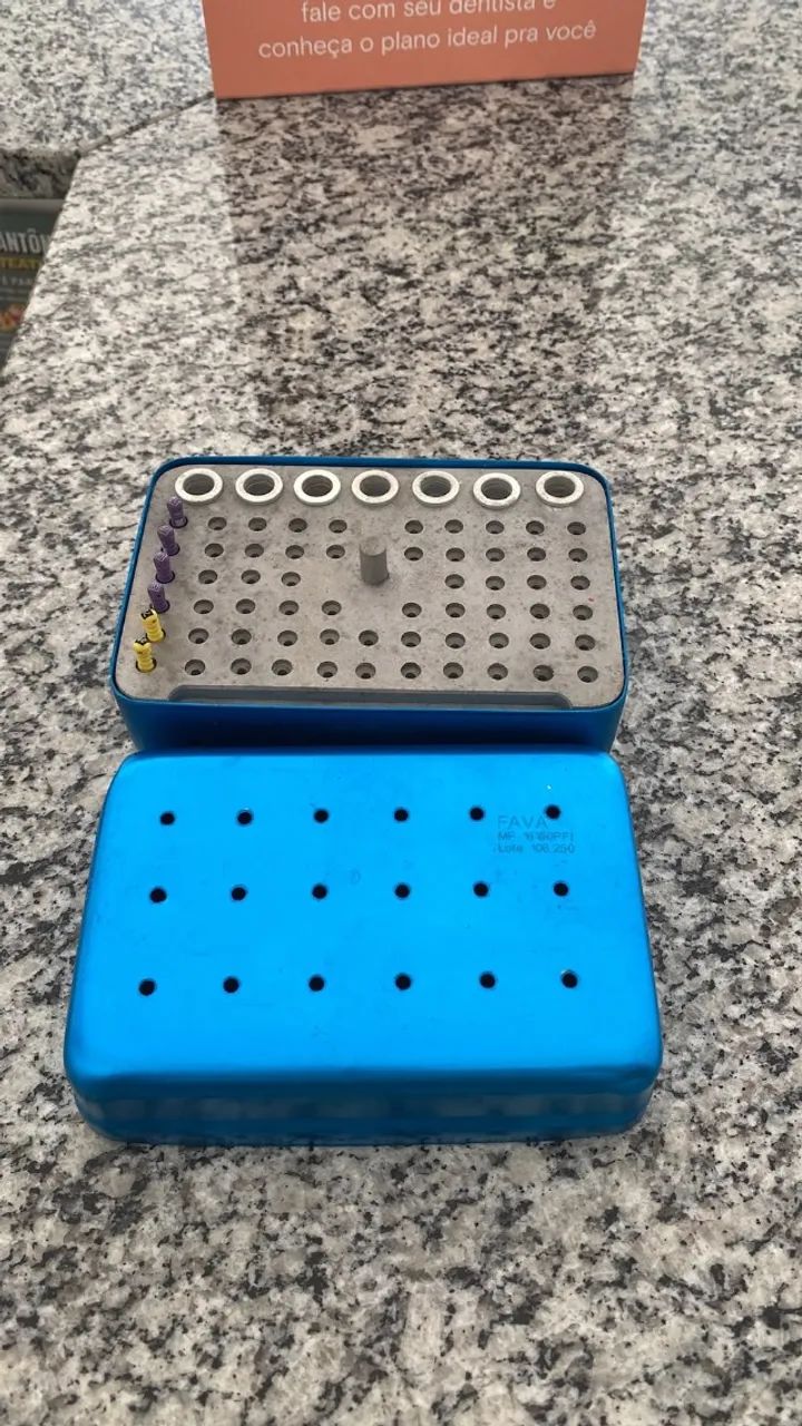 Estojo endodôntico perfurado 