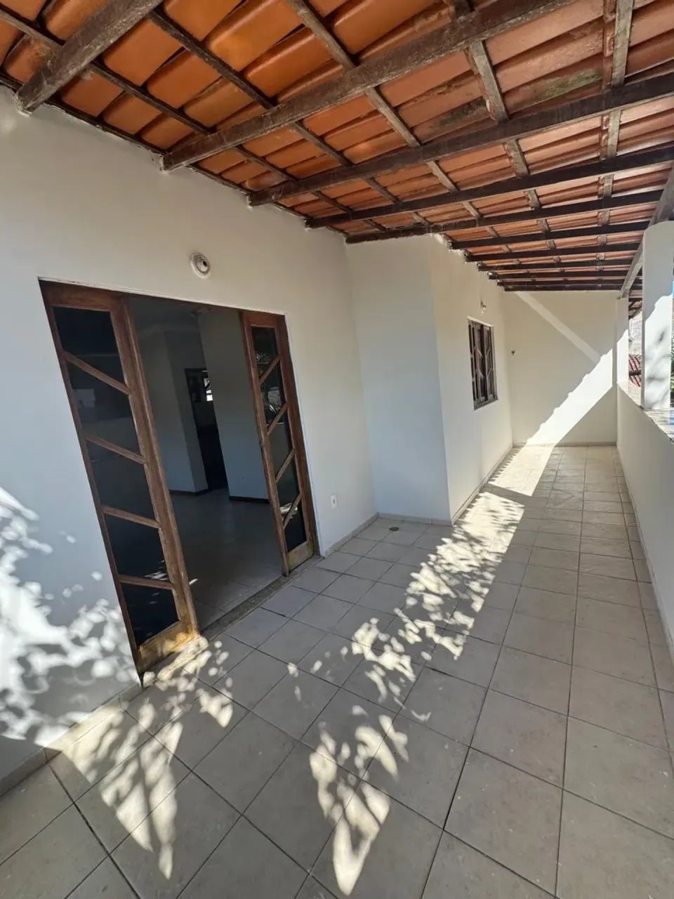 OPORTUNIDADE! CASA LINEAR SOB PILOTIS COM TERRAÇO! - Foto 5