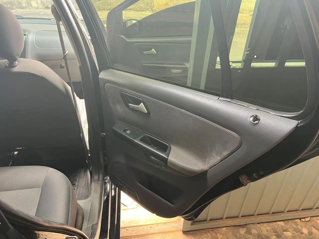 Volkswagen Fox 1.0 MI Total Flex 8V 5P 2011 - Foto 4