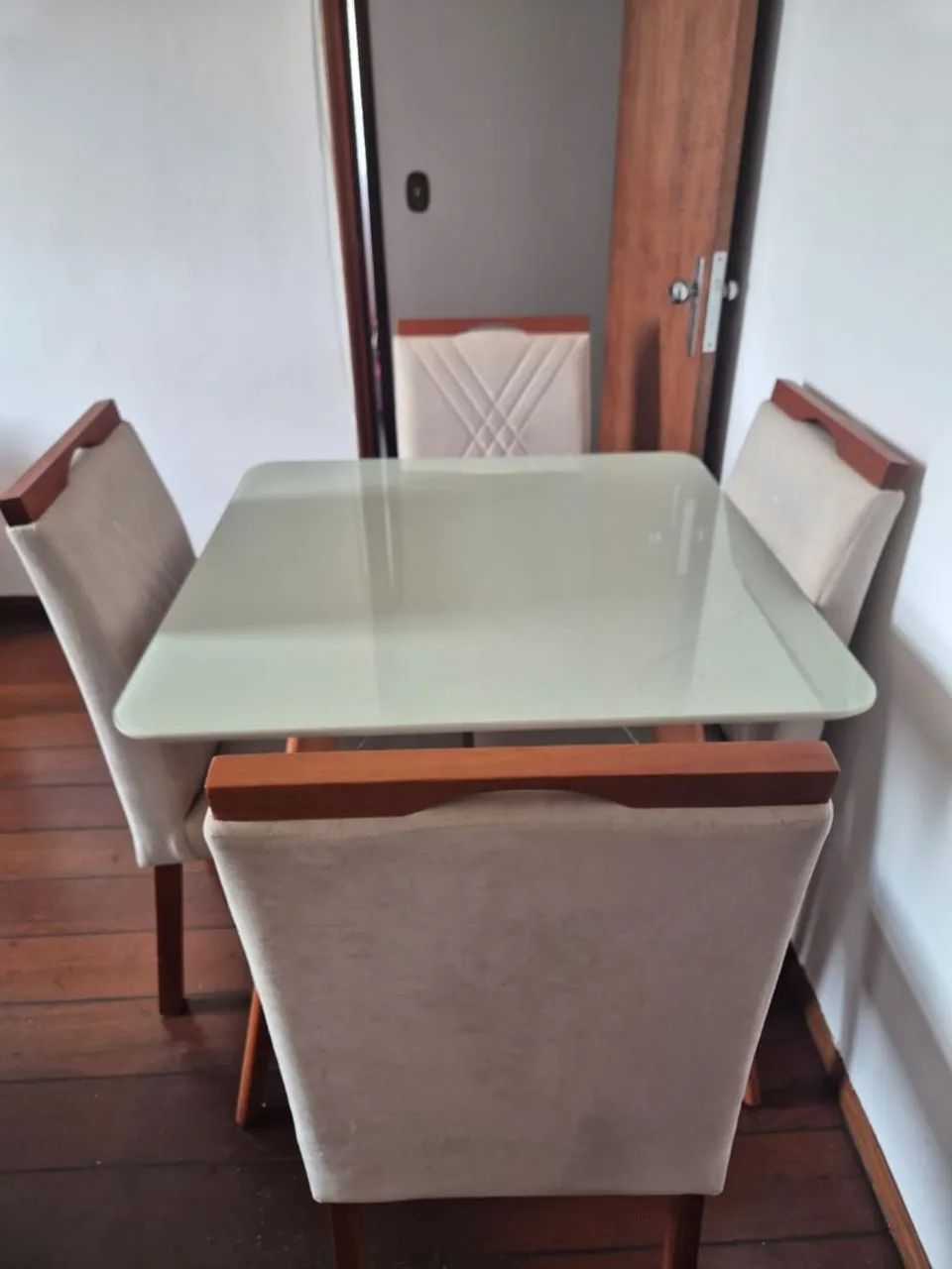 Mesa jogo com 4 cadeiras