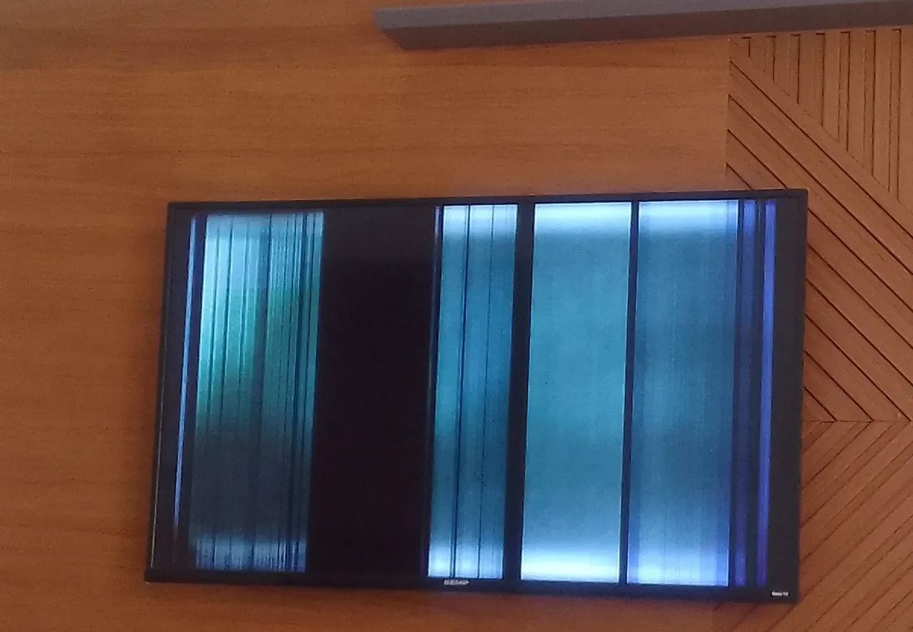 Vendo televisão com defeito  - Foto 2
