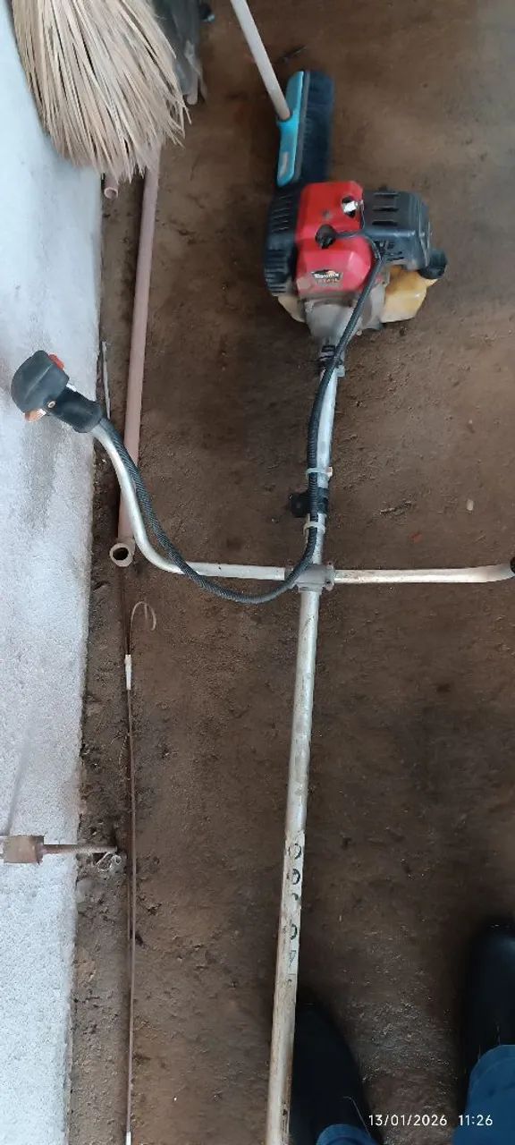 Roçadeira Toyama 43 cc