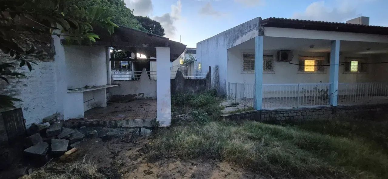 Casa Térrea COMERCIAL com excelente localização - Foto 2