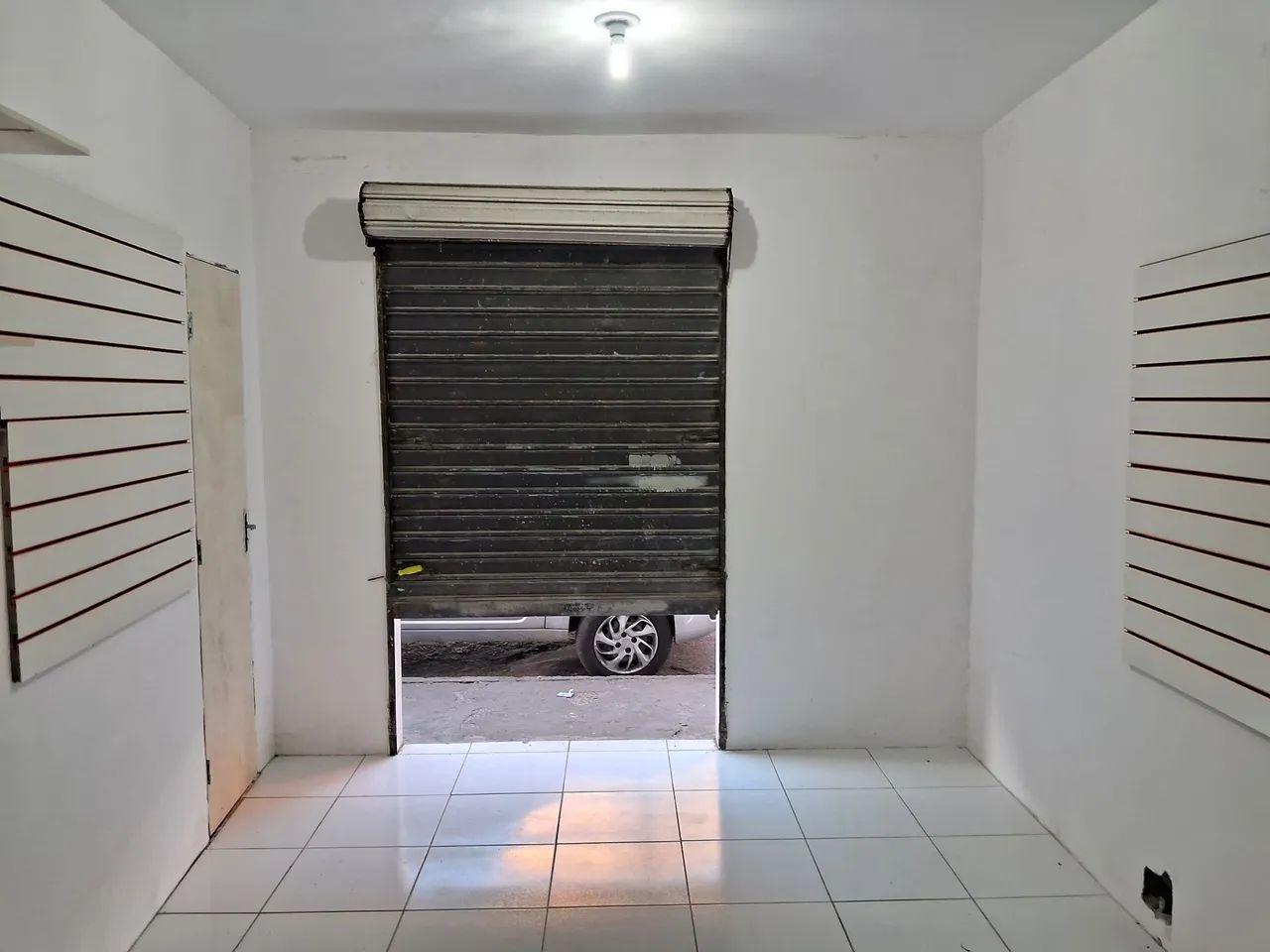 ALUGA-SE PONTO COMERCIAL EXCELENTE FRENTE DE RUA IDEAL PARA QUALQUER TIPO DE COMÉRCIO. 