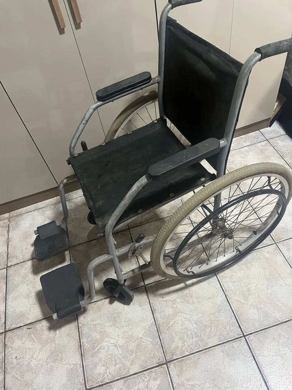 Vendo cadeira de rodas  - Foto 3