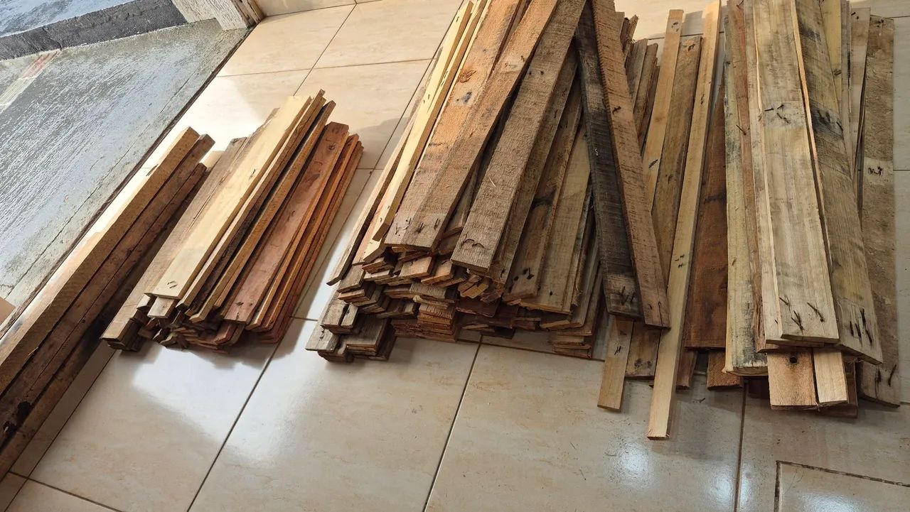 Ripas de pallets grande quantidade, medidas 0.80 centímetros, 1mt é 1.20mt, entregamos.  - Foto 2