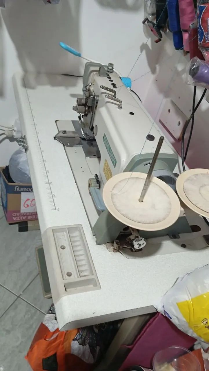 Máquina de costura preço abaixo da tabela,o valor de uma por aí é 5 , 6 mil - Foto 3