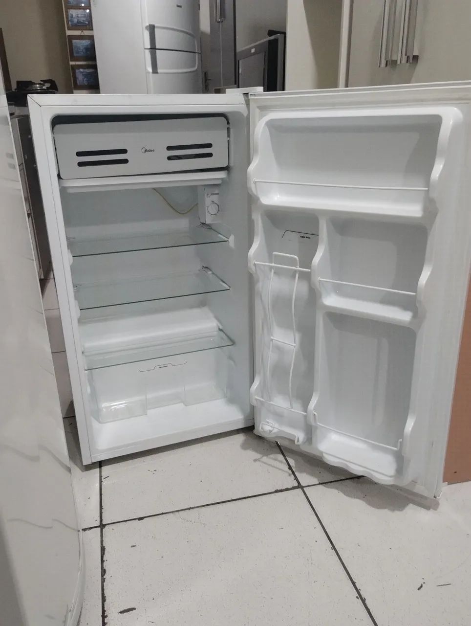 Frigobar Midea semi novo 117 litros  - Foto 2
