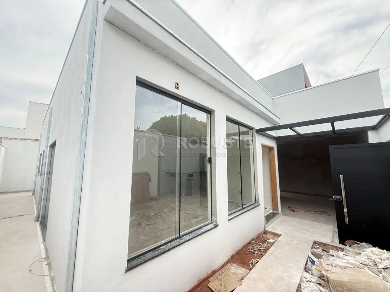 Casa NOVA de Alto Padrão para Alugar no Residencial Ouro Verde / Prazo aprox. setembro/26 