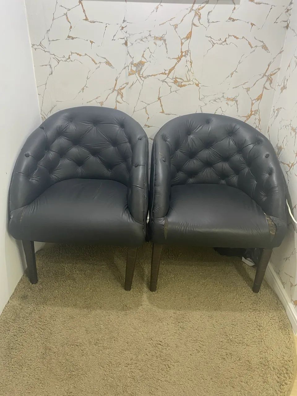 Black armchairs ideal for small spaces - R$ 400.00 for both! 