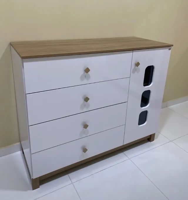 Cômoda grande 