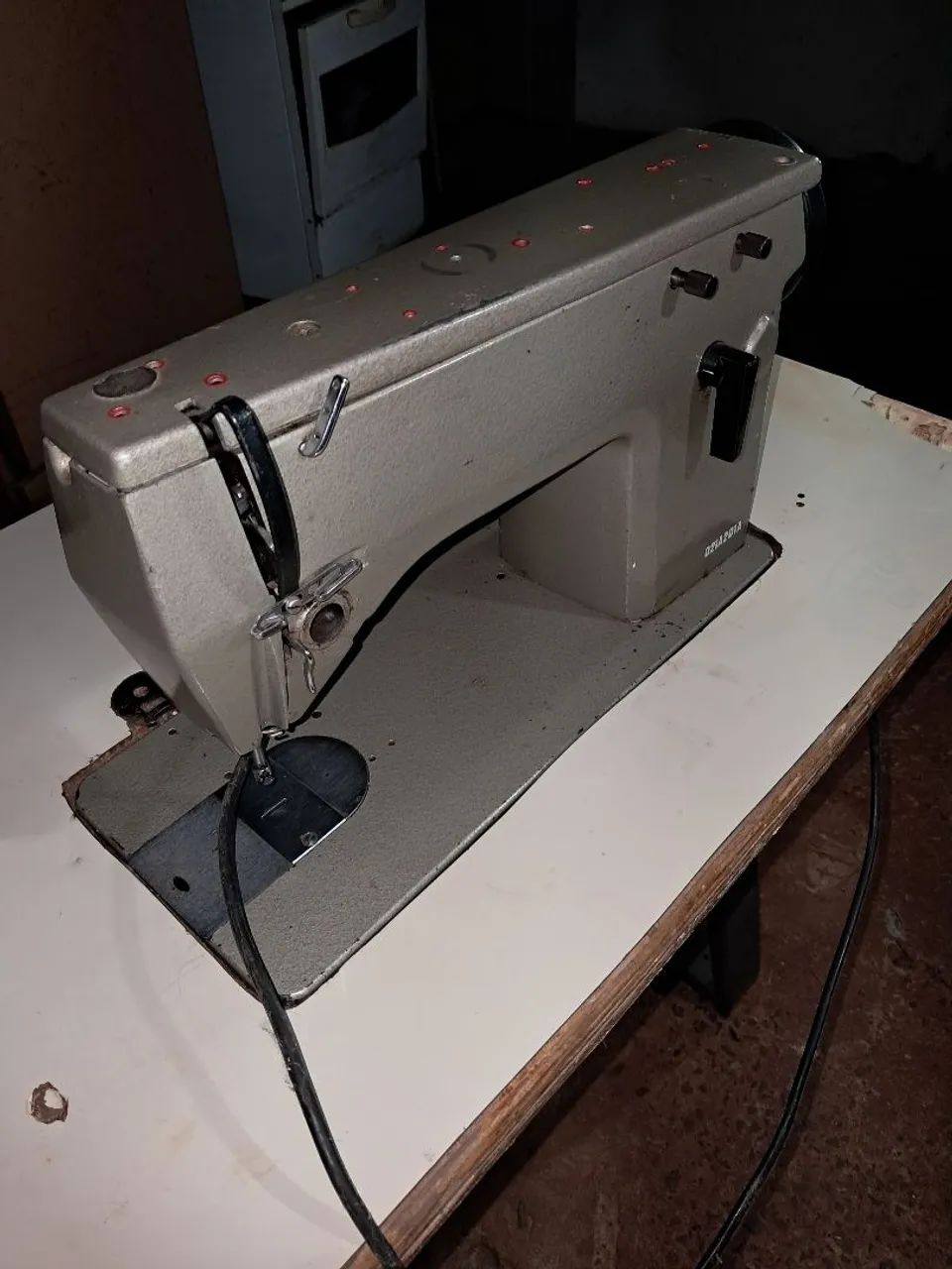 Máquina de Costura Industrial Singer Zig Zag - Robusta e