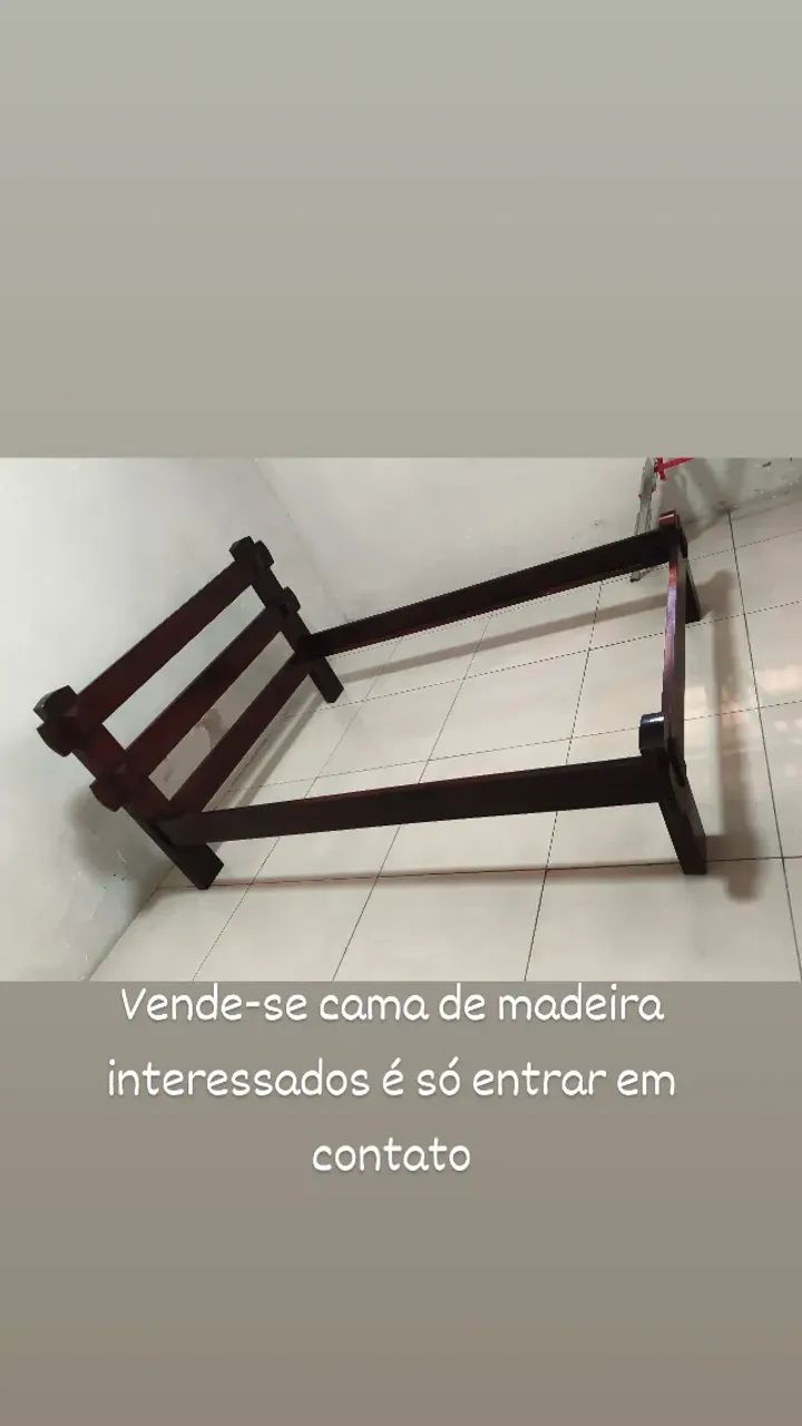 Cama de madeira 