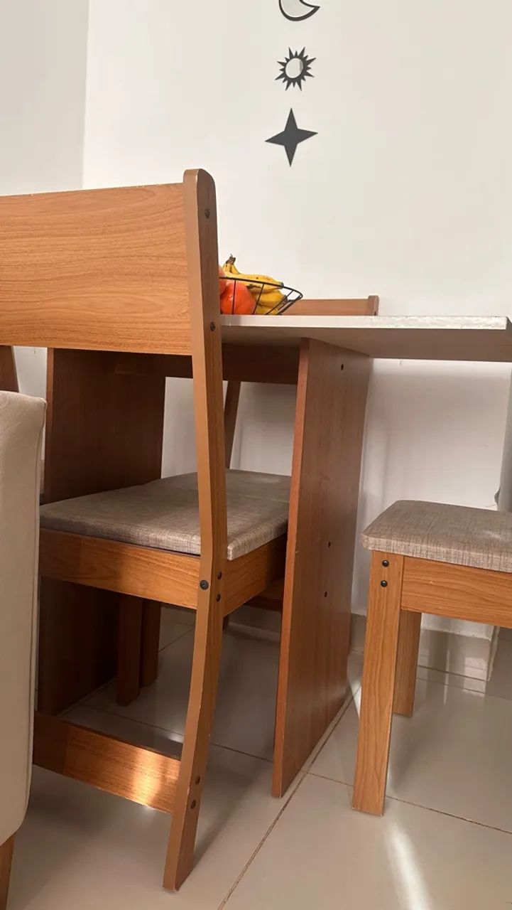 Conjunto de Mesa de Jantar com Cadeiras