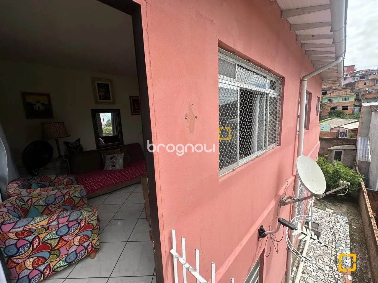 Casa com 02 pisos, 01 kitinet - Foto 3