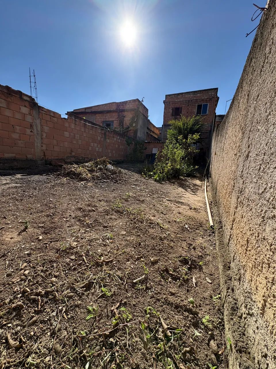 Vendo casa tipo germinada com loja pra fins comerciais  - Foto 2