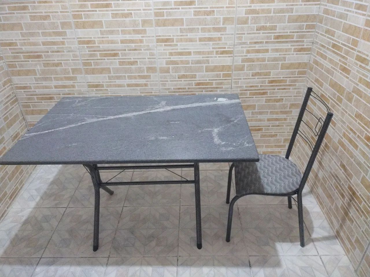 Mesa com cadeiras