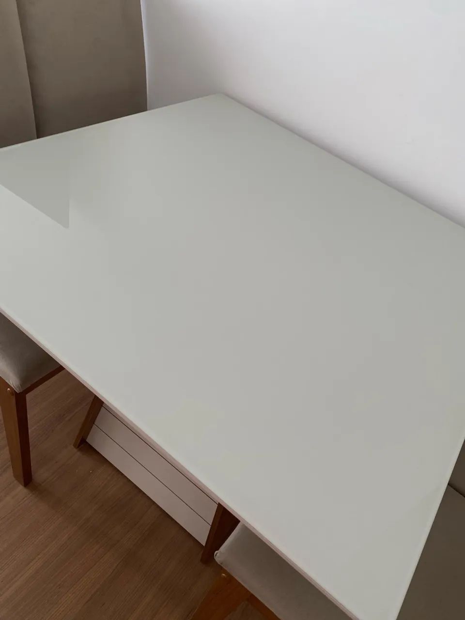 MESA DE JANTAR COM 4 CADEIRAS 900 REAIS - Foto 3