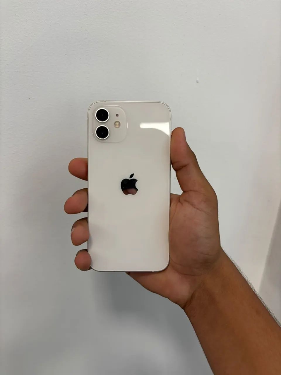 Vendo iPhone 12 branco 64gb.  - Foto 2