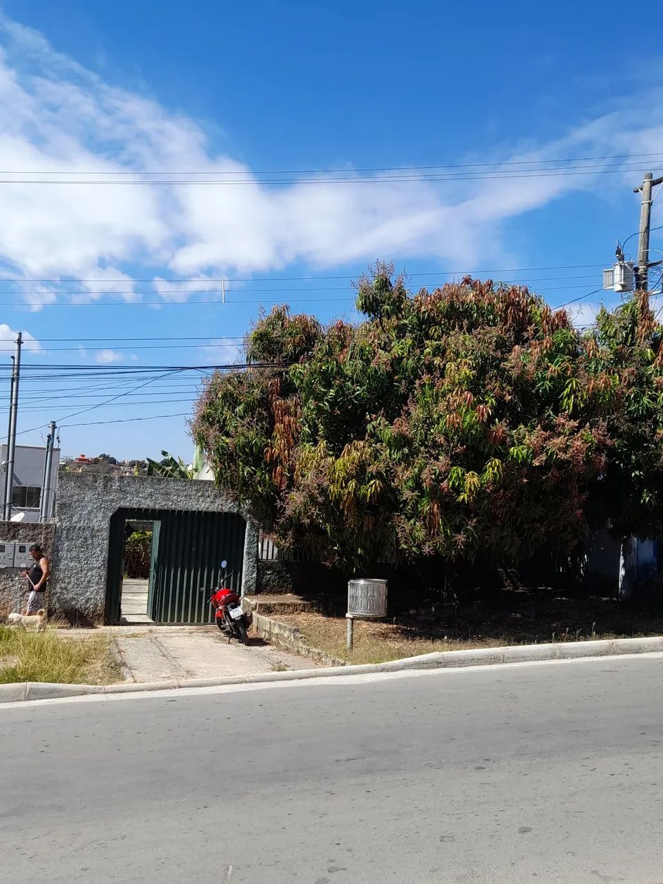CASA NA AVENIDA PRINCIPAL