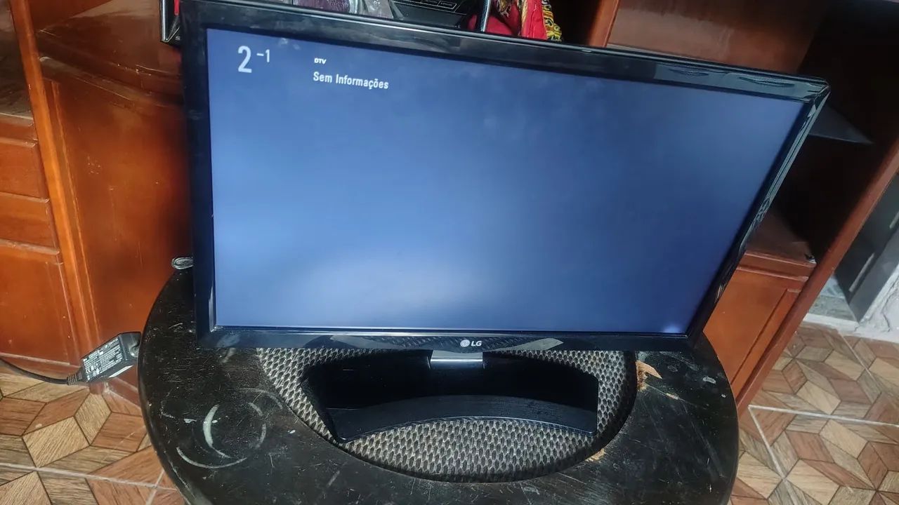 vendo tv de lg semi nova 32 polegadas  - Foto 2