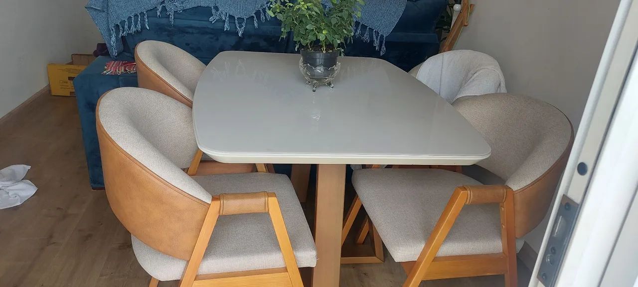 Mesa de luxo Com 4 cadeiras Beatriz Bege
