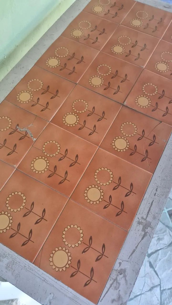 Mesa com detalhe em azulejo - Foto 2