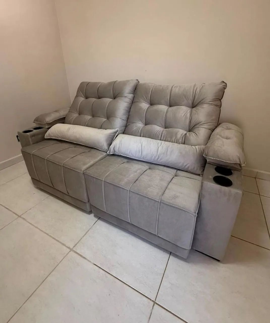 Sofá Heitor 2.50m com molas ensacadas espuma D33 