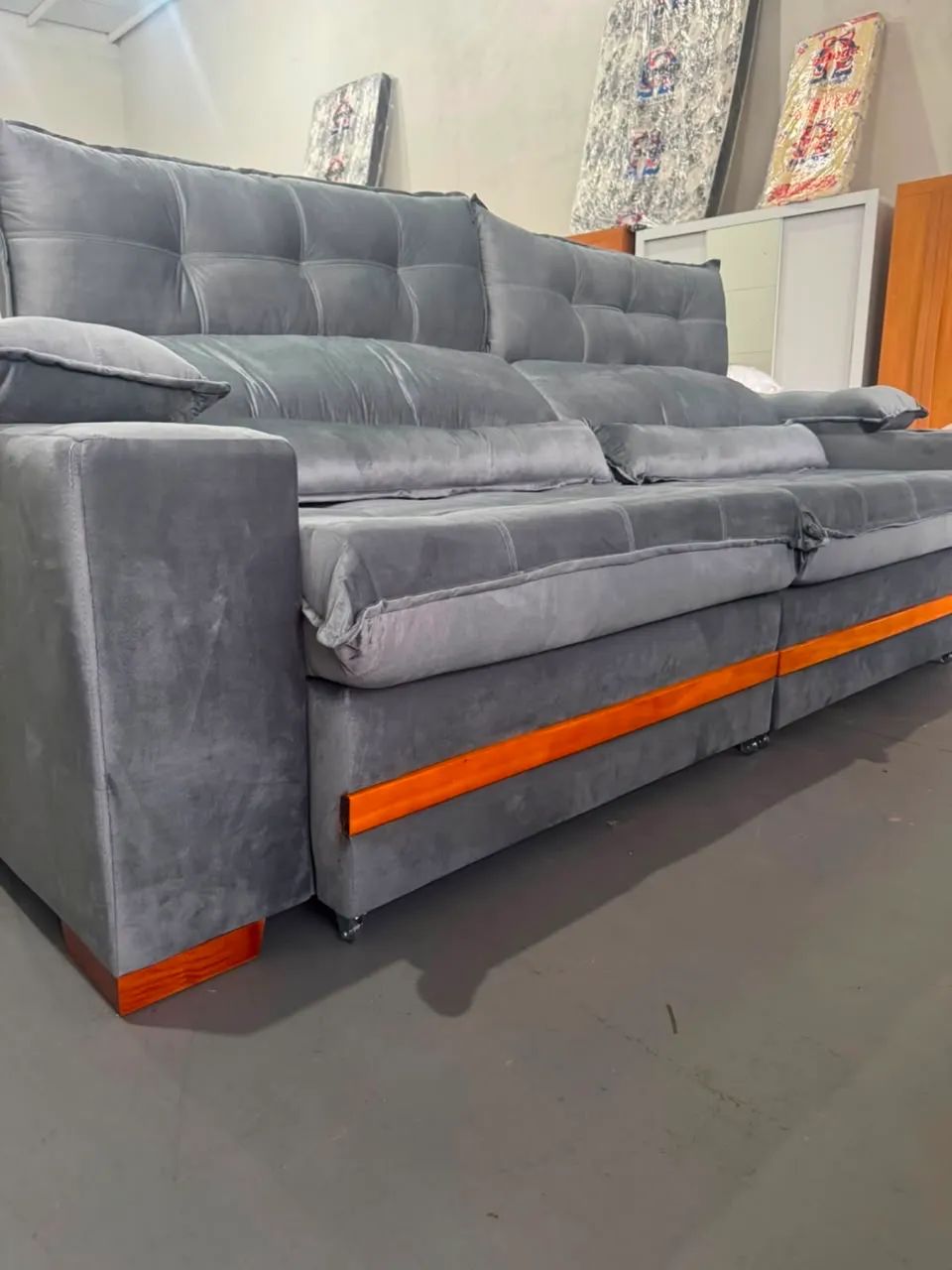 Sofa Retratil com porta copo novo 2,50m $2599.99  - Foto 4