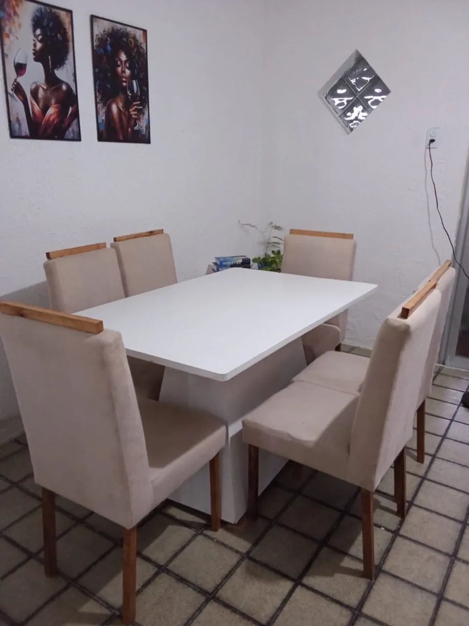 Mesa com 6 cadeiras 