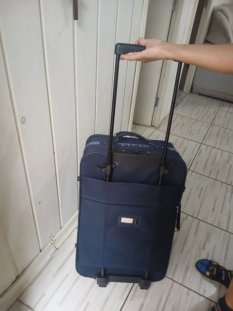 Mala de viagem 40reais, porem tem um lado quebrado mas dar de usar normal  - Foto 5