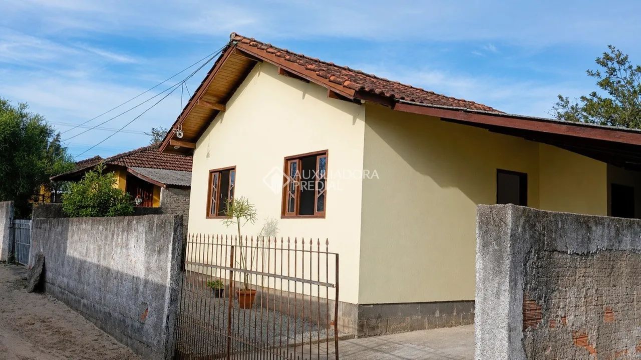 Casa com amplo terreno venda no Campeche