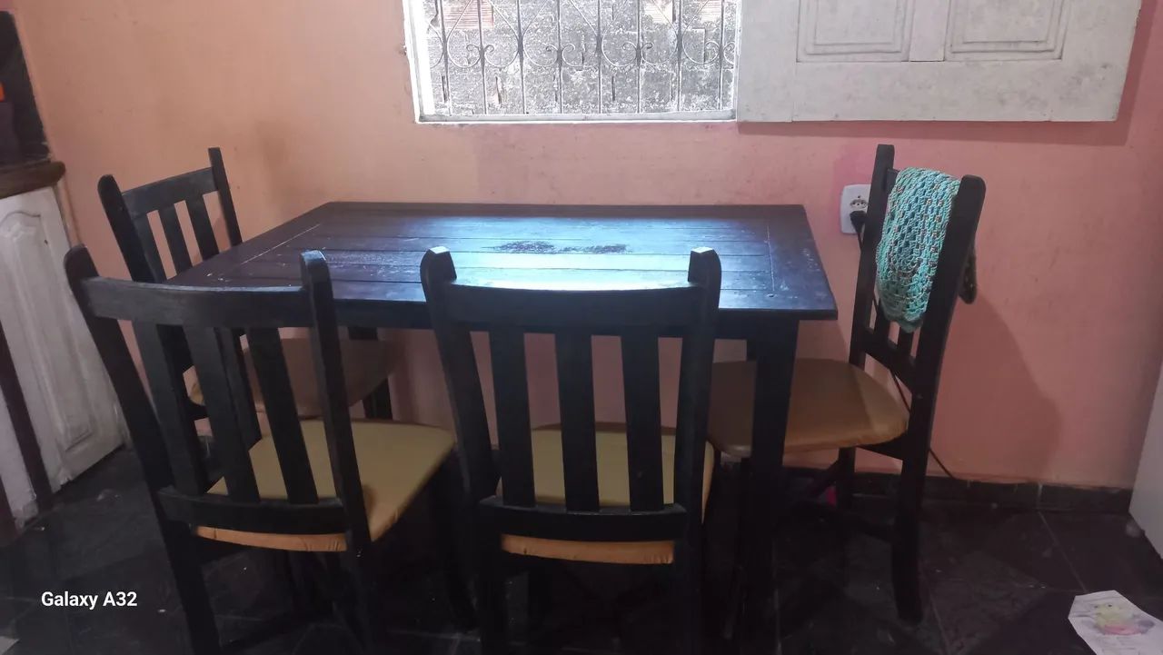 Mesa com 4 cadeiras