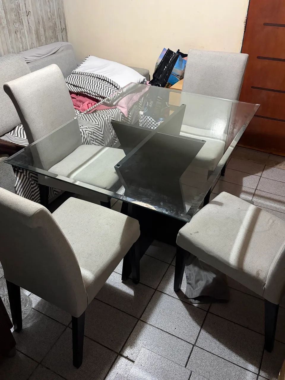 Conjunto de mesa e cadeiras - Foto 2