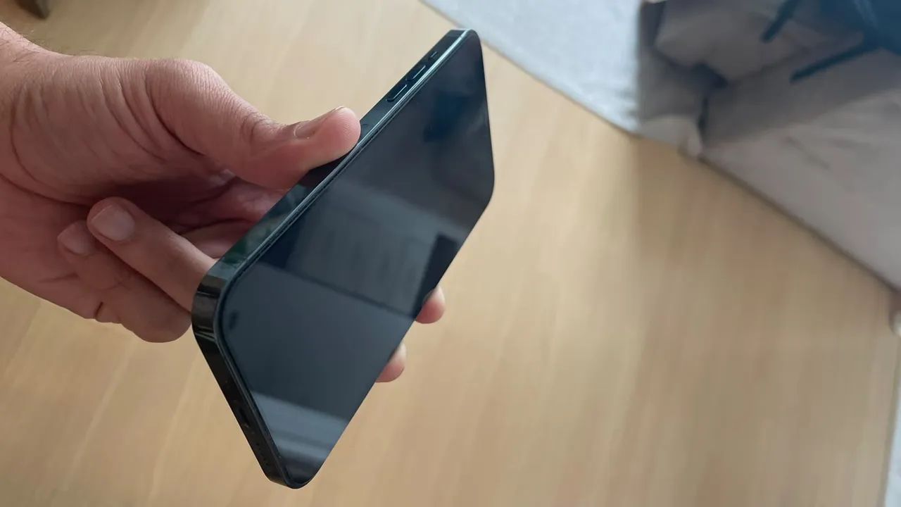 Vendo Iphone 12 pro max - Perfeito estado, único dono com caixa - Foto 3