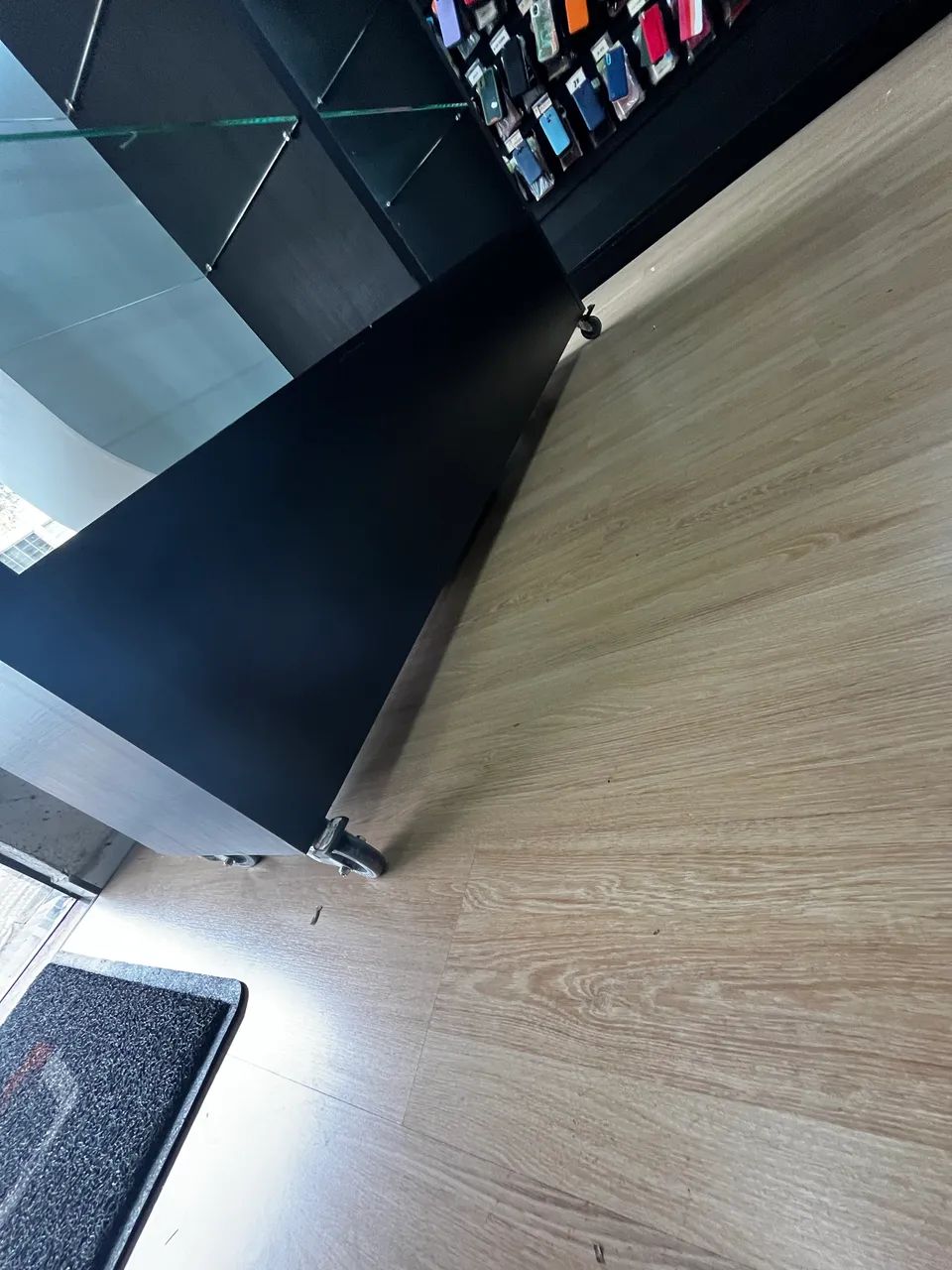 Vitrine estante com prateleira de vidro - Foto 2
