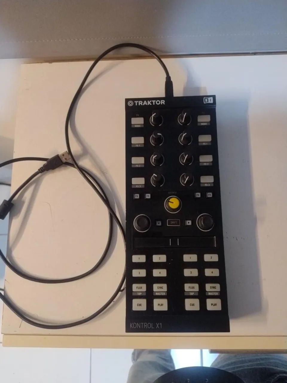 Native Instruments Traktor Kontrol X1 MK2 - Controlador DJ