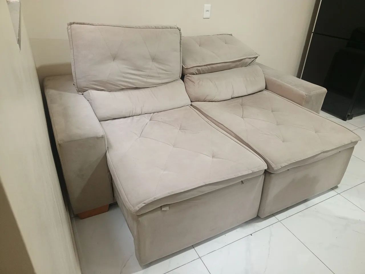 Sofá retrátil e reclinável bege - Foto 2