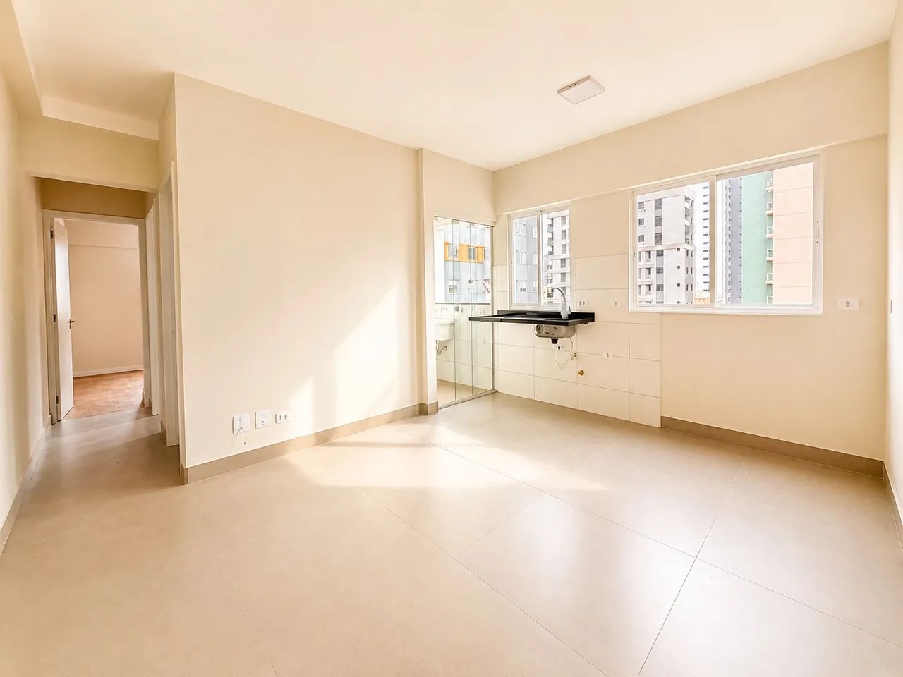 Apto Zona 03 - Av. Santos Dumont (2 Quatos)